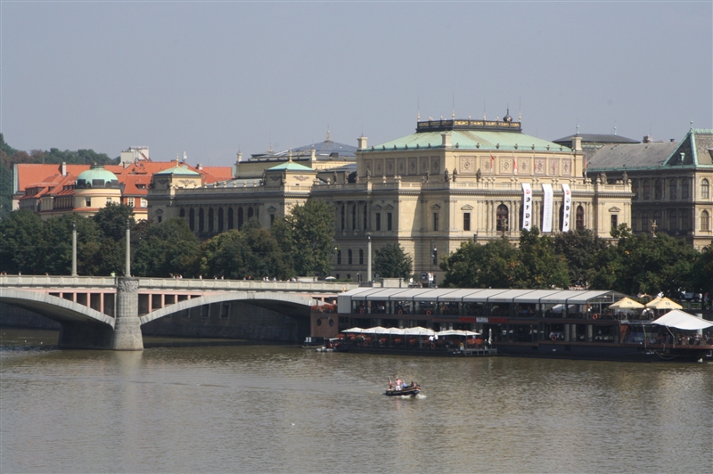 Imagine cu unul din podurile de pe Vltava, Praga