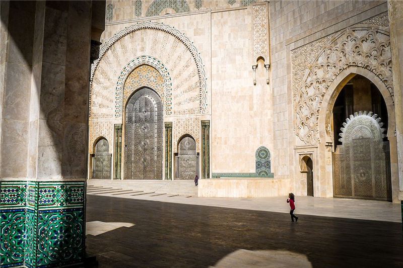 Moscheea Hassan al II-lea din Casablanca, Maroc, curte interioara