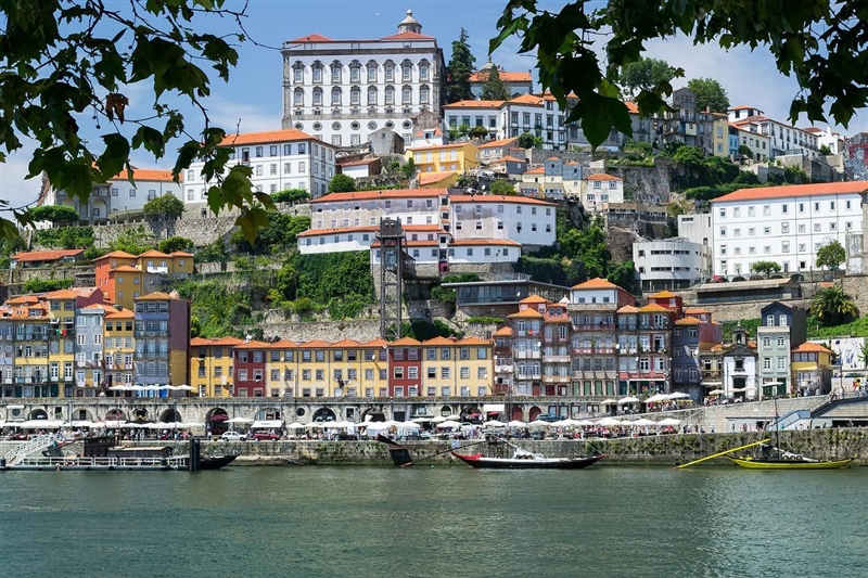 Cladiri din Porto, pe malul Raului Douro