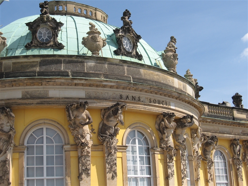Palatul Sanssouci, resedinta de vara a lui Friederich cel Mare, aflata aproape de Potsdam