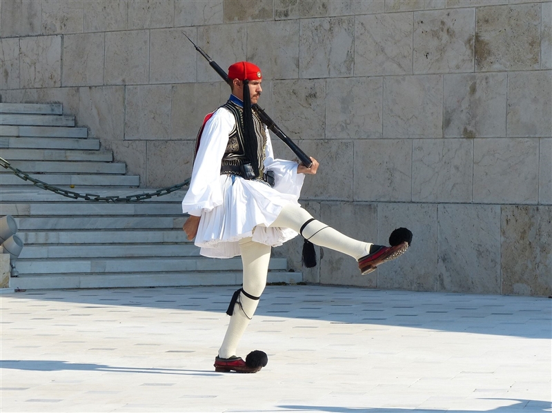 Schimbarea garzii soldatilor Evzoni, Piata Parlamentului din Atena