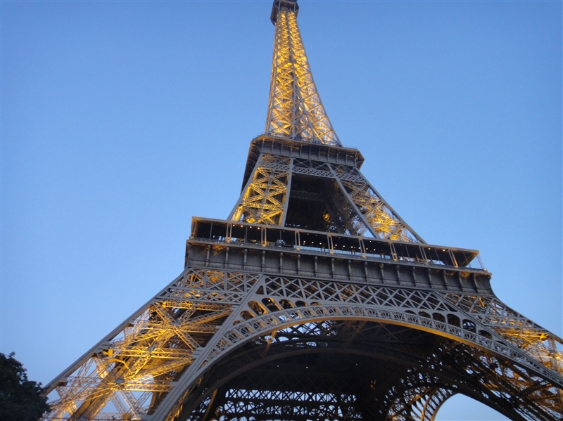 Tour Eiffel, unul din monumeele emblematice ale Parisului