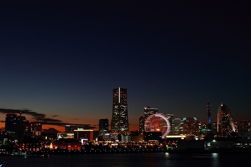 Imagine nocturna panoramica din orasul Yokohama, Japonia